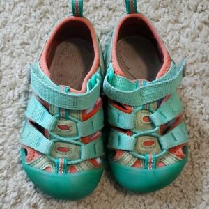 Toddler keens size 7